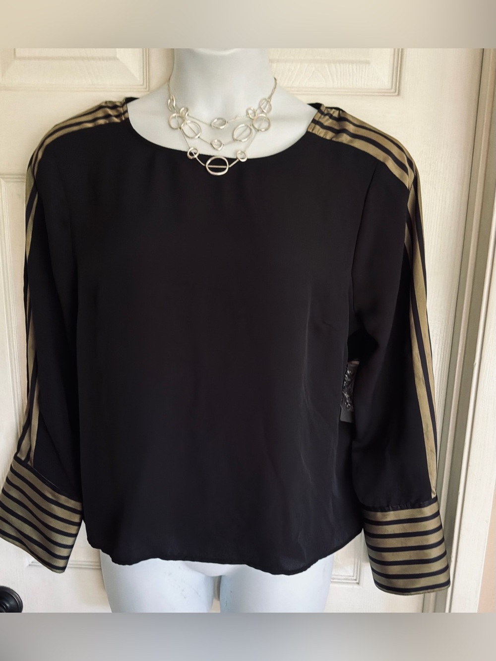 NWT..VINCE CAMUTO…blouse